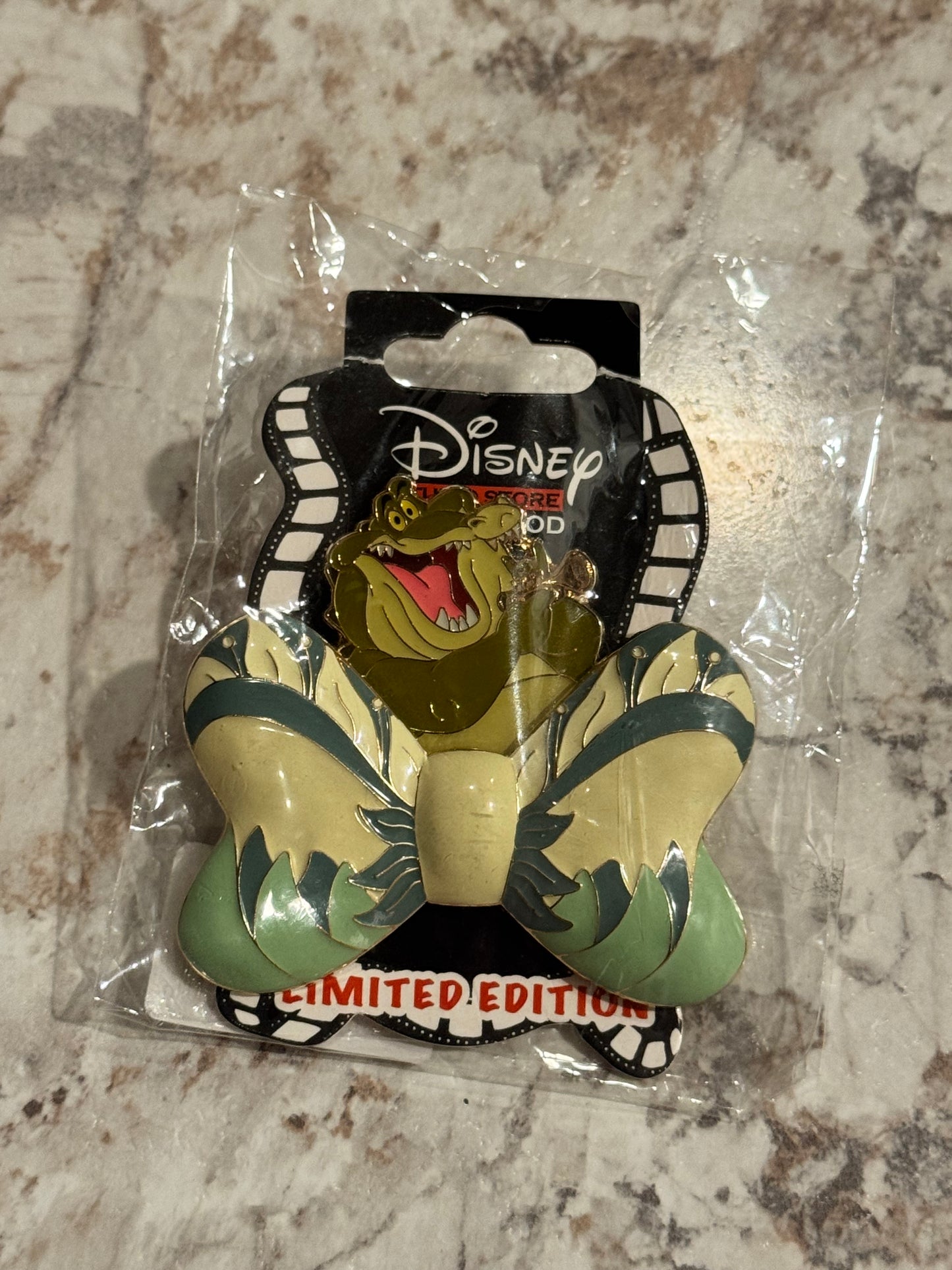 Princess and the Frog Louie Princess Bow Series DSSH LE 400 Disney Pin