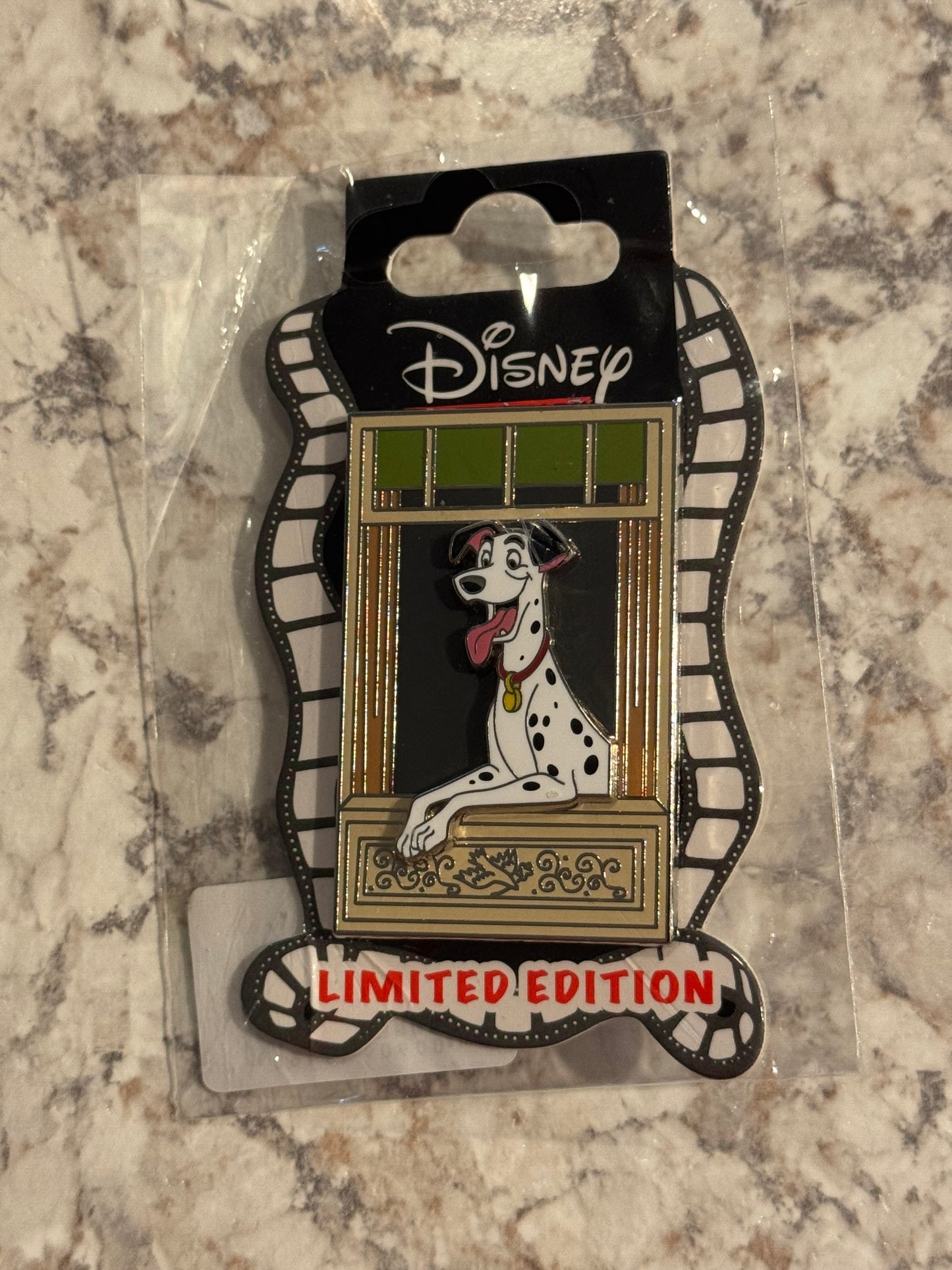 Disney DSSH 101 Dalmatians Pongo Dogs in Window Series Pin LE 400