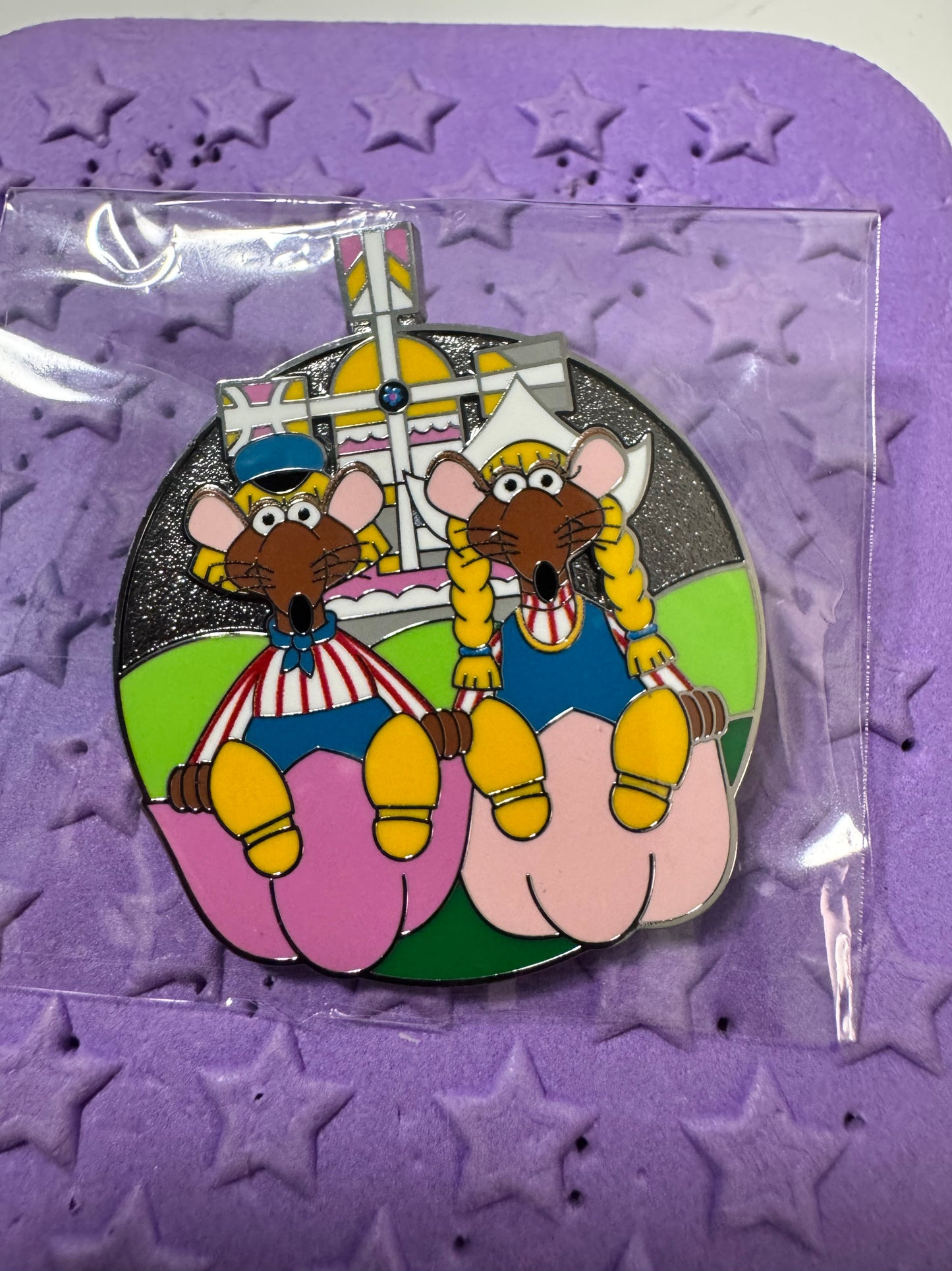 Disney Park Day 2026 Disneyland Muppets Mystery Pin Rizzo Rat It’s A Small World