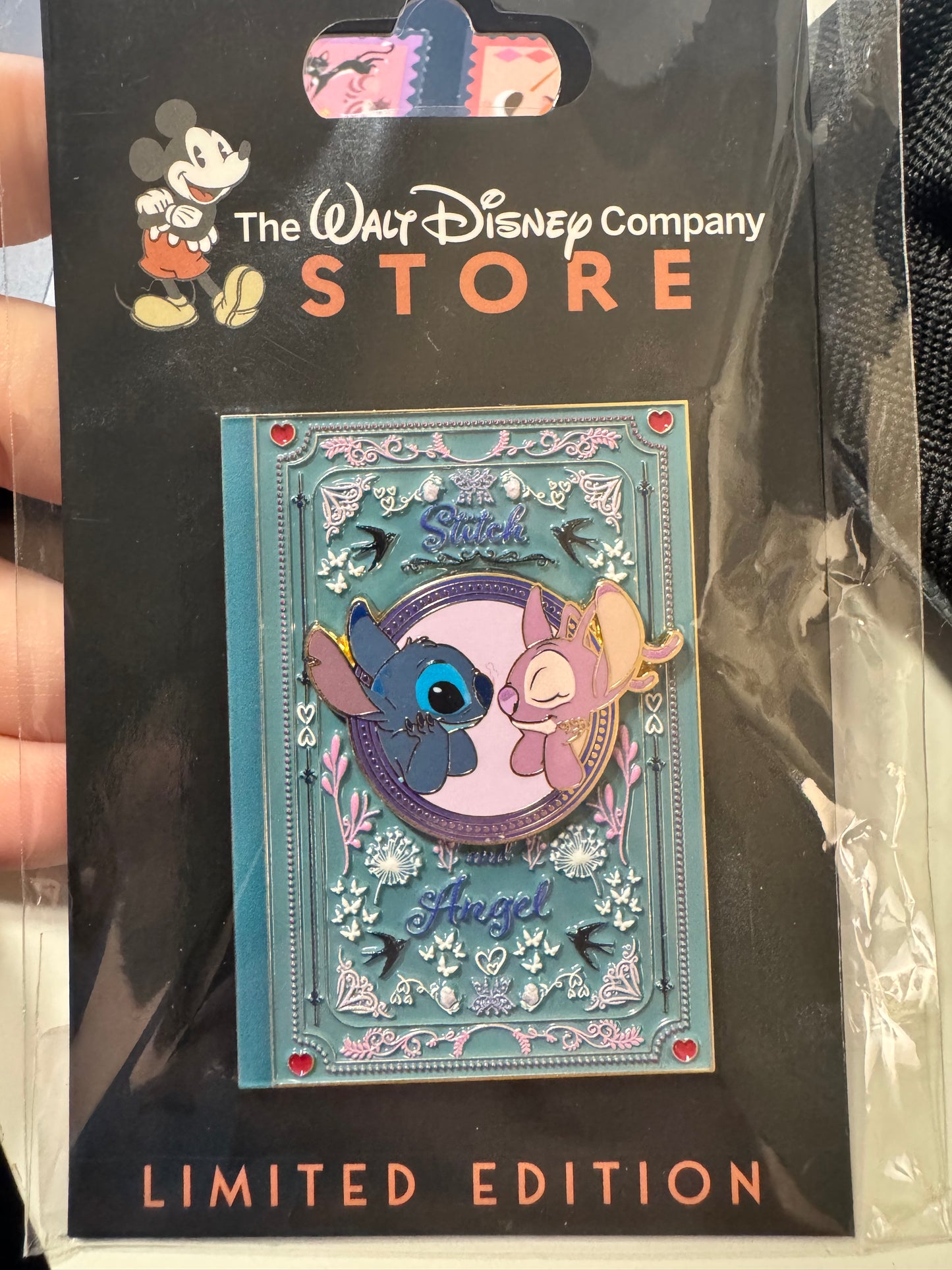 Disney DEC Stitch & Angel Pin - Romantic Novel Series LE 300