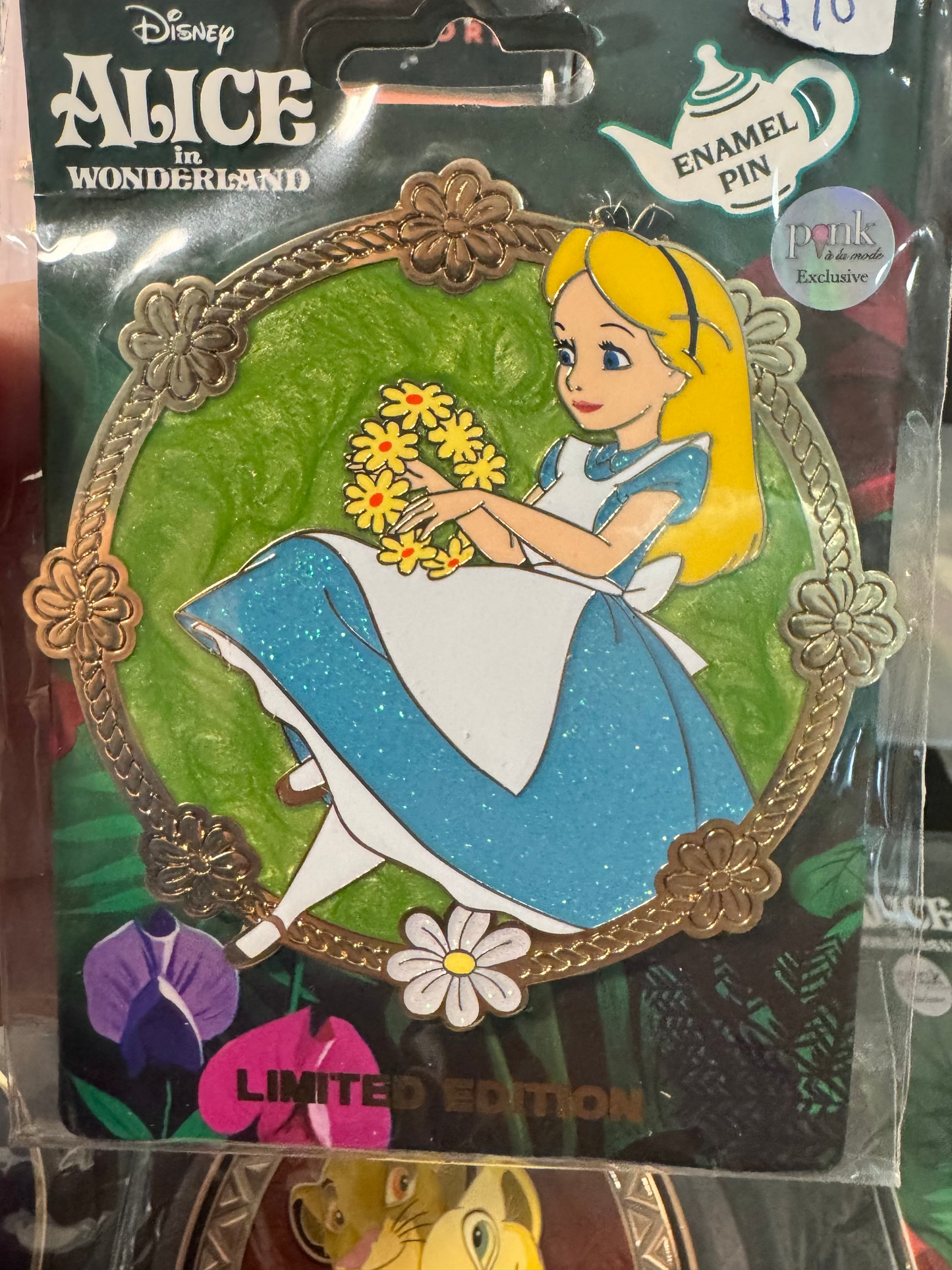 Alice in Wonderland Iconic Series Pink à la Mode PALM LE 300 Disney Pin