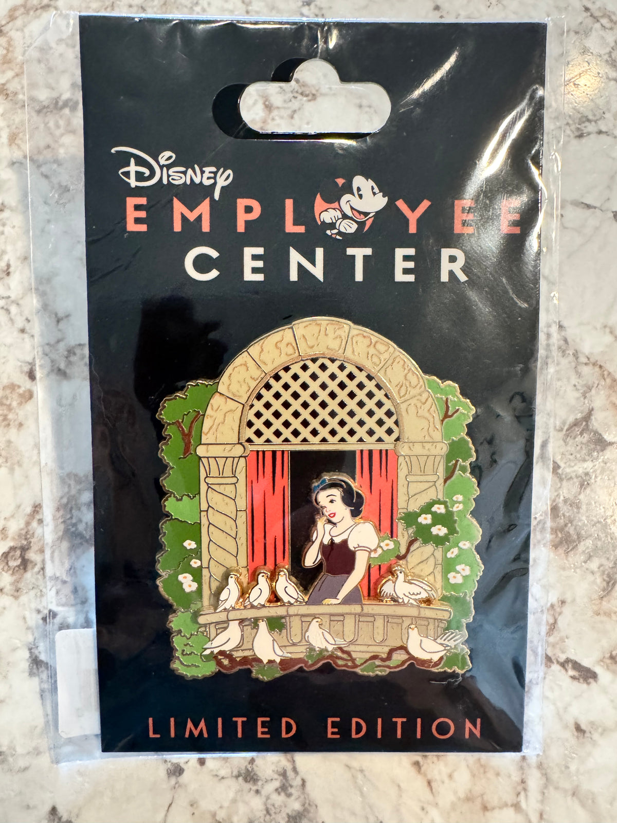 Disney DEC Windows of Wonder Snow White LE 400 Pin