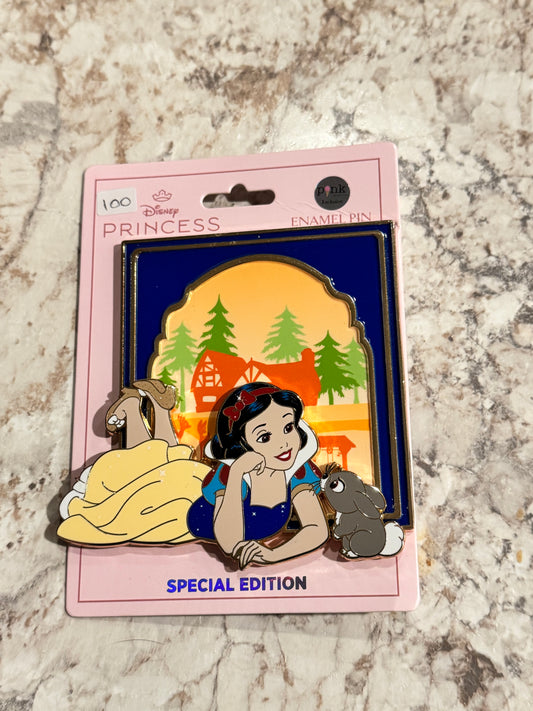 Snow White Scene Pink à la mode PALM LE Disney Pin