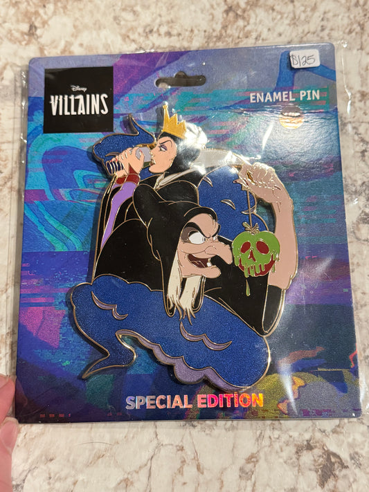 Evil Queen Old Hag Jumbo Pink à la mode PALM SE 200 Disney Pin