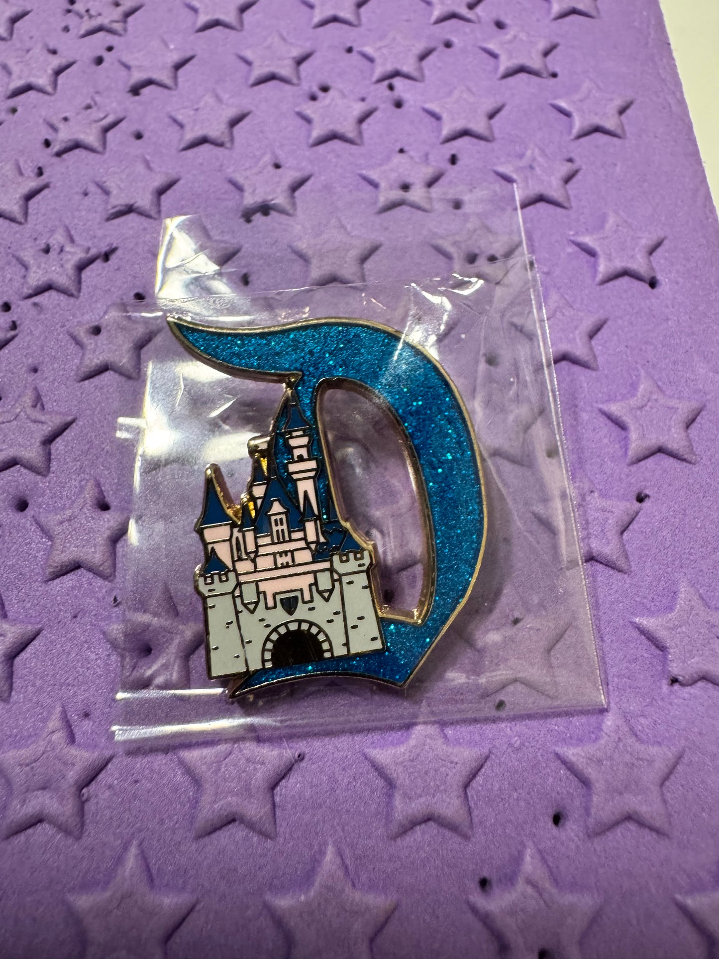 Key To Disneyland 70th Anniversary  D Pin Sleeping Beauty Castle Disney Pin