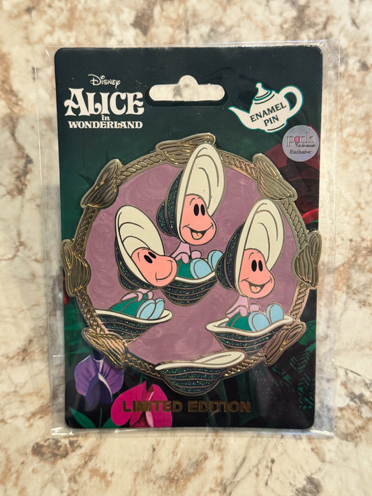Alice in Wonderland Oysters Trio Pink a La Mode PALM Pin LE 300