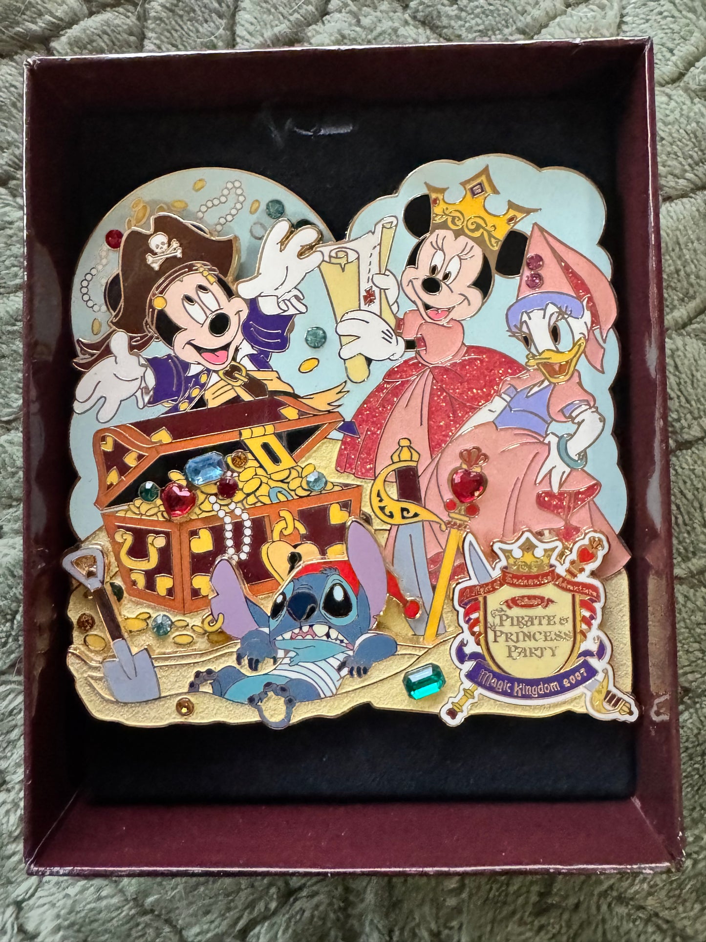 Mickey, Minnie, Daisy and Stitch with Treasure Jumbo Disney's Pirate & Princess Party LE 750 Disney Pin