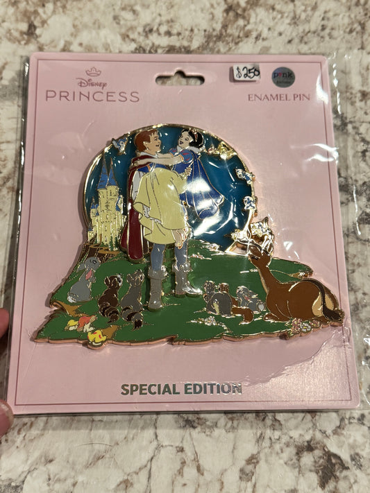 Snow White Jumbo Pink à la Mode PALM SE 100 Disney Pin