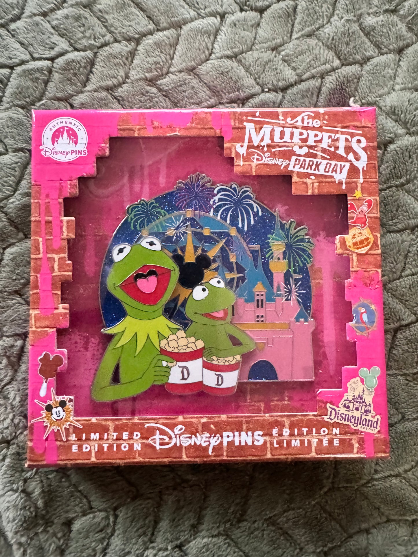 Disney Muppet Park Days Disneyland Resort Kermit Robin Jumbo LE 1300 Disney Pin