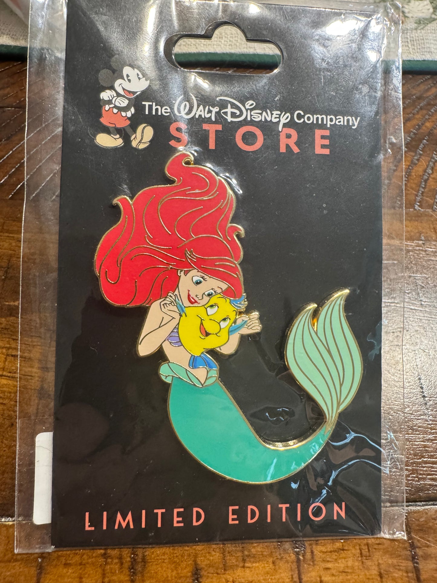 Ariel and Flounder - Hugs are the Best - D23 Expo LE 300