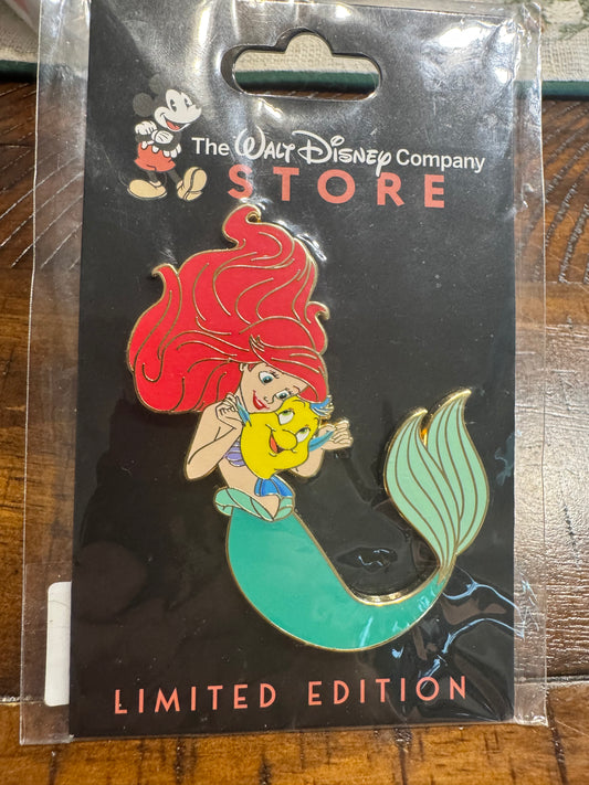 Ariel and Flounder - Hugs are the Best - D23 Expo LE 300