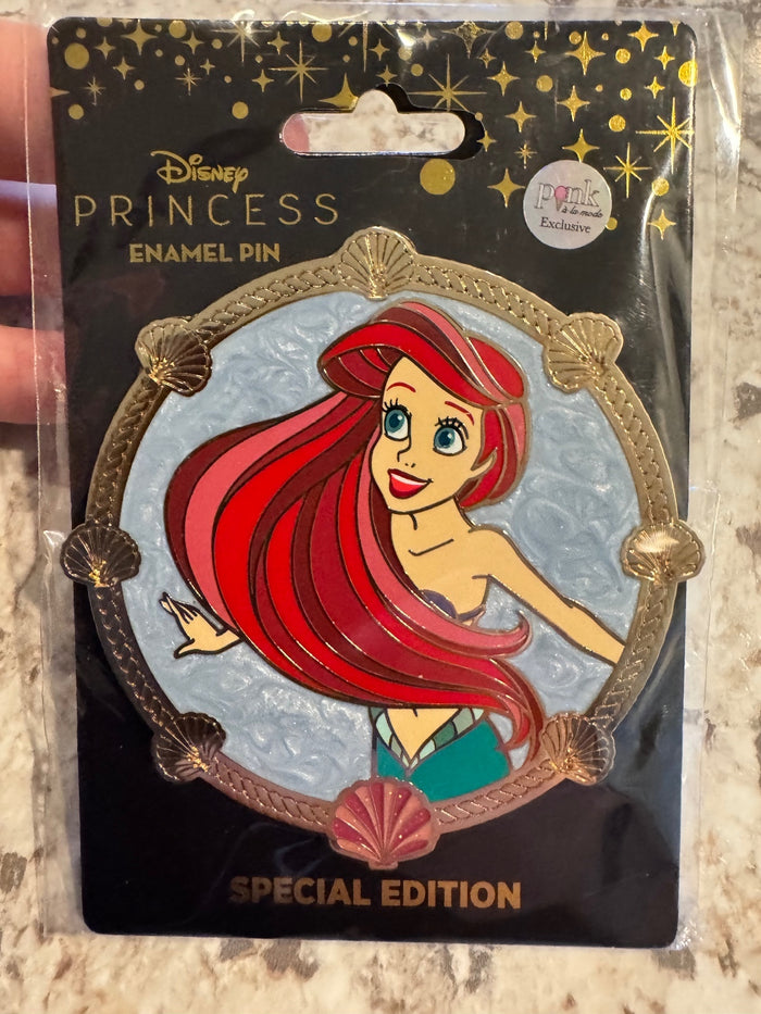Pink à la mode Iconic Series Little Mermaid Ariel LE 300 Disney Pin