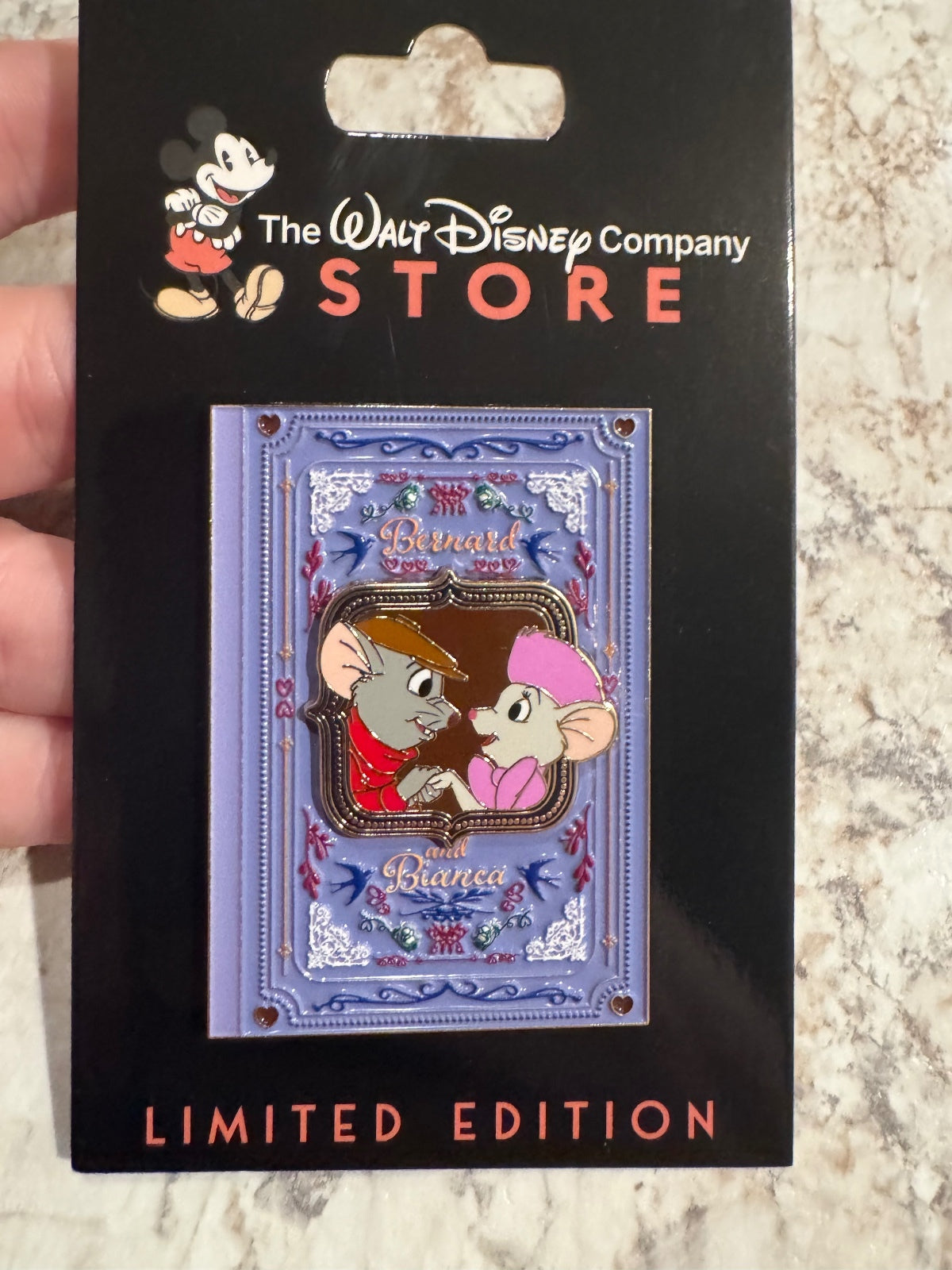 DEC The Walt Disney Company Bernard and Bianca Romantic Novel LE 300 Pin